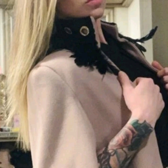 CHIC Feather Detailed Cape - Picture 8 of 10